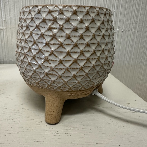 Scentsy Take A Stand Warmer - Picture 3 of 4